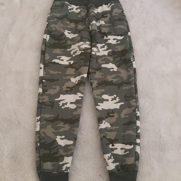 Camo Faux fur lined Joggers size XL - Picture 2 of 8